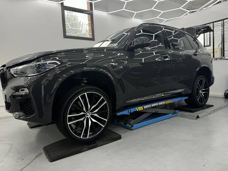 Protection carosserie Xpel Fusion sur BMW X5M près de Versailles dans les Yvelines