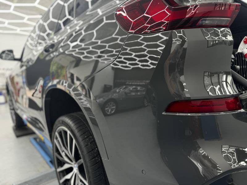 Protection carosserie Xpel Fusion sur BMW X5M près de Versailles dans les Yvelines
