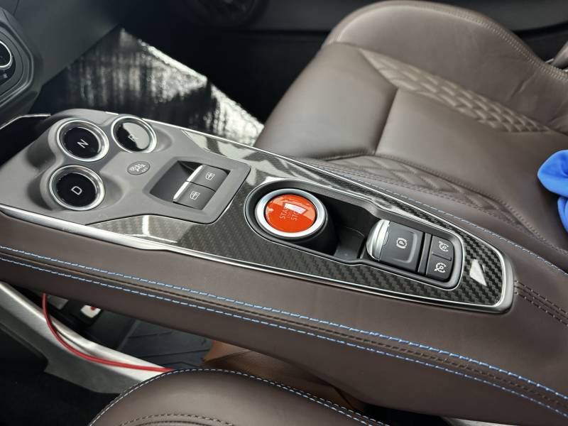 Protection éléments carbone et boutons de la console centrale