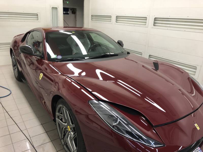 Pose film protection carrosserie PPF  Xpel Ferrari 812 Superfast à Paris Ile de France